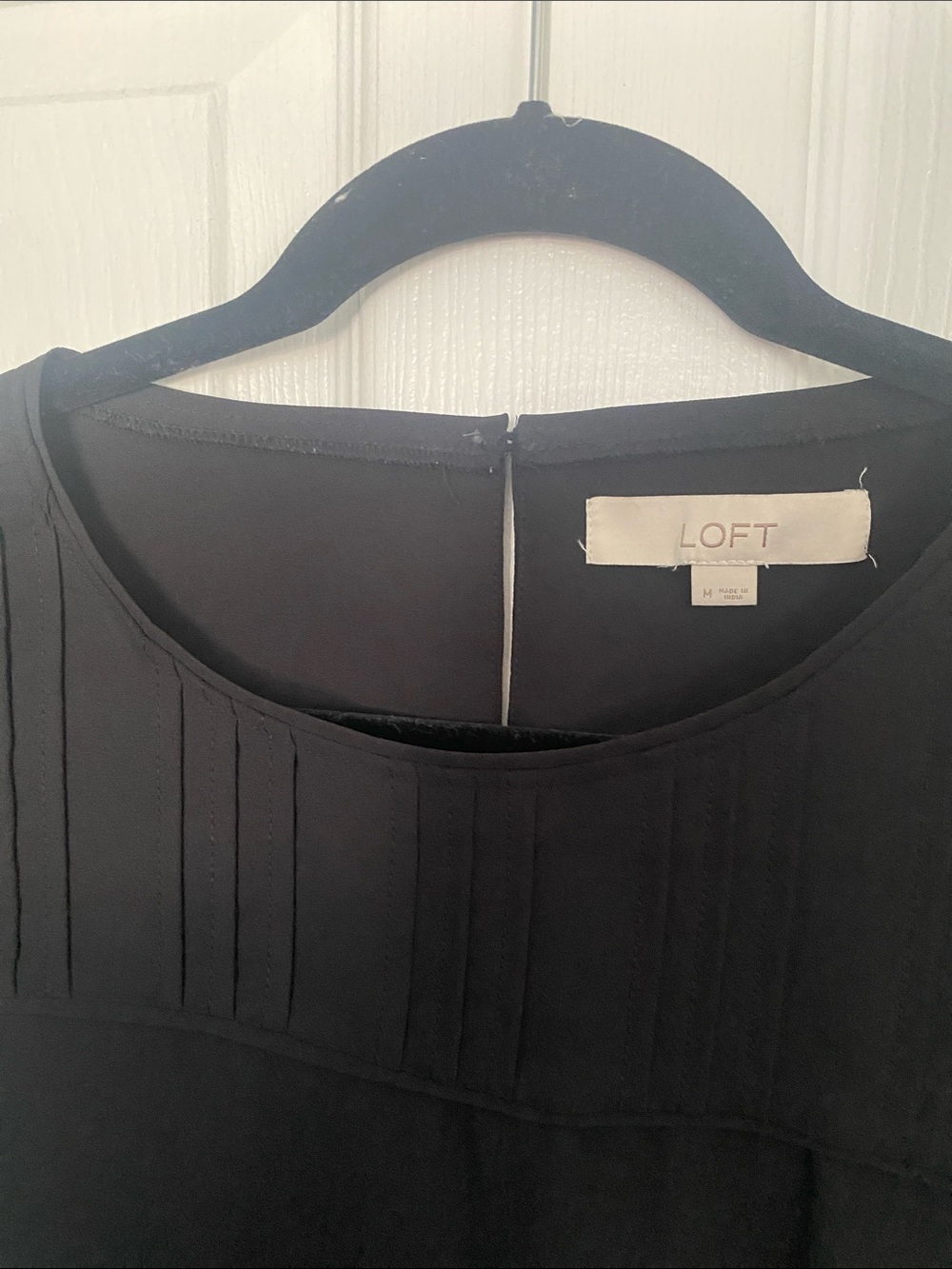 ⭐️4/$20⭐️ LOFT Black Long-Sleeve Round-Neck Blouse - Picture 2 of 4